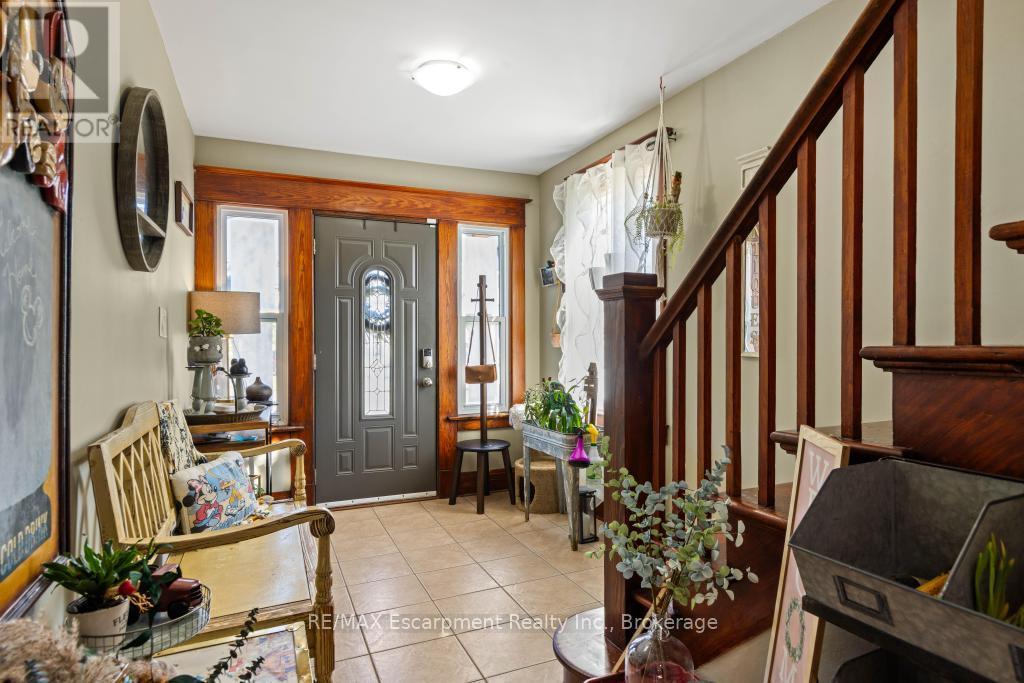 Photo 4 of 11 Facer Street, St Catharines ON
