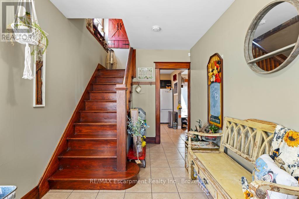 Photo 5 of 11 Facer Street, St Catharines ON