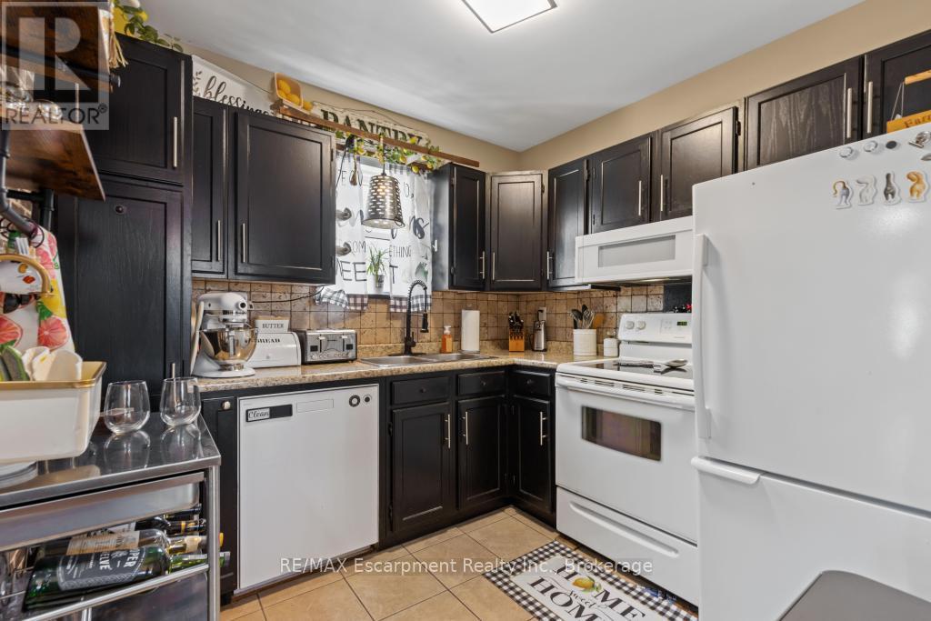 Photo 8 of 11 Facer Street, St Catharines ON