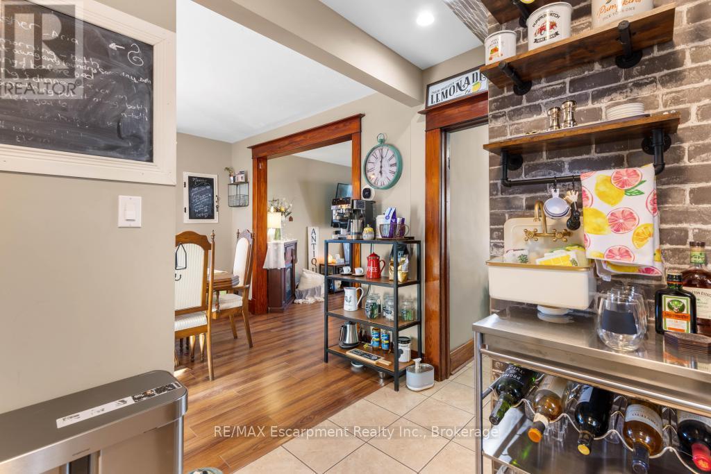 Photo 9 of 11 Facer Street, St Catharines ON