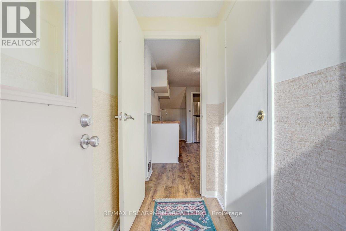 Photo 4 of Lower 4252 Jefton Crescent, Mississauga ON