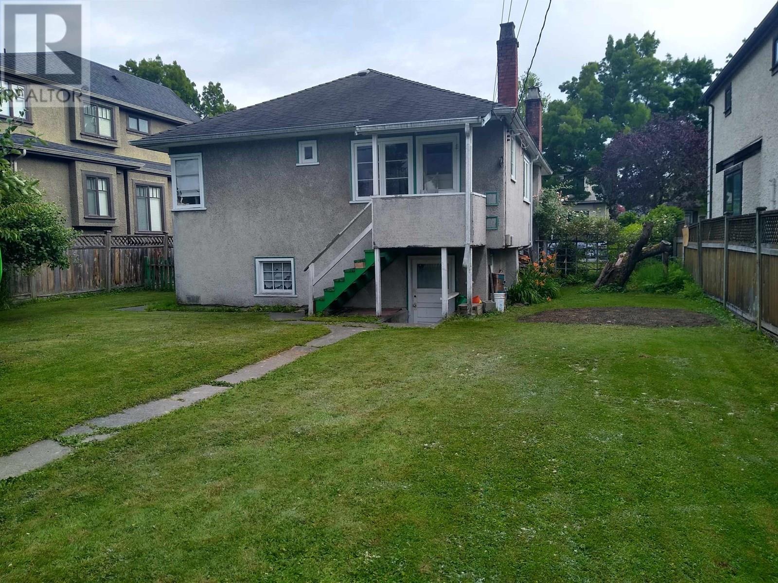 Photo 2 of 2637 W 21st Avenue, Vancouver BC