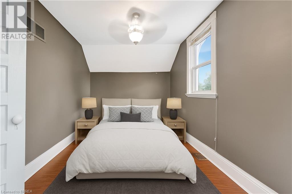 Photo 11 of 212 William Street, Brantford ON