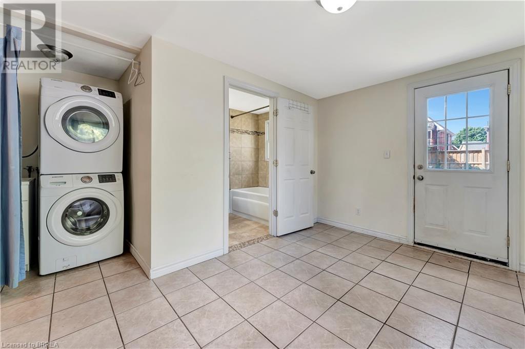 Photo 13 of 212 William Street, Brantford ON