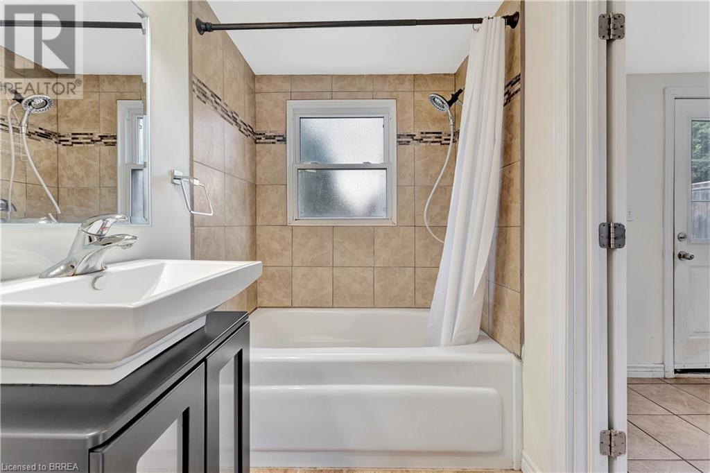 Photo 14 of 212 William Street, Brantford ON