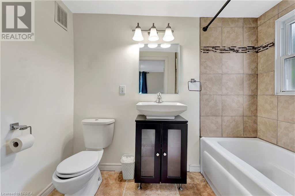 Photo 15 of 212 William Street, Brantford ON