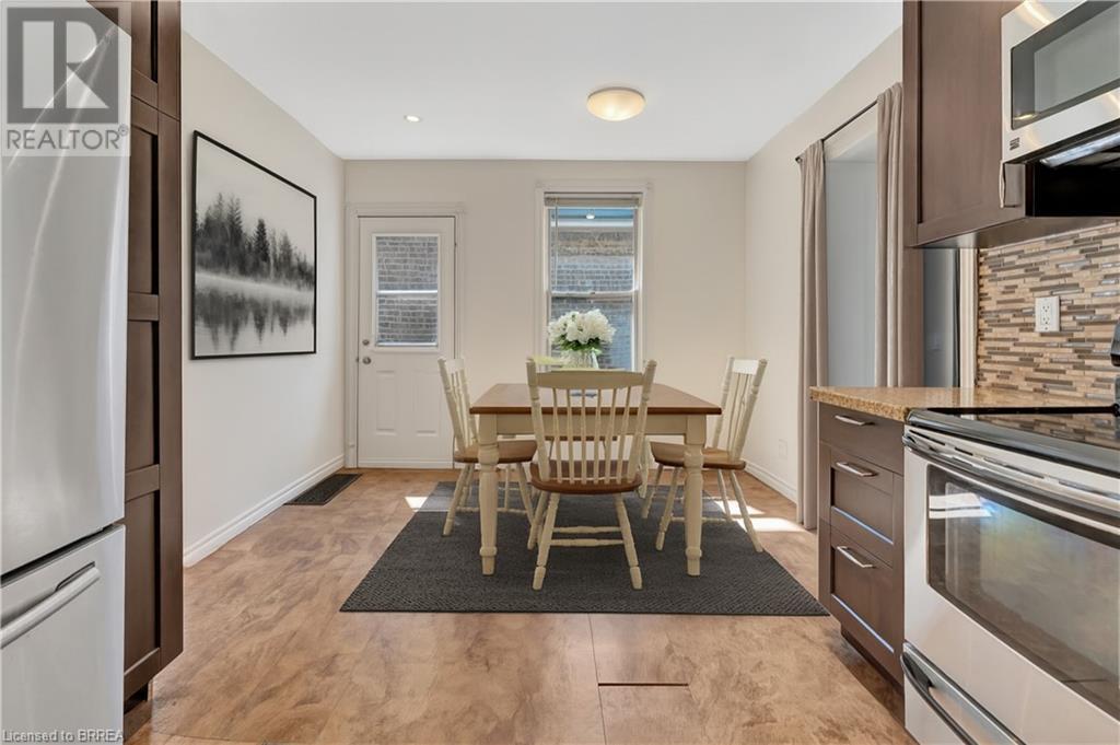 Photo 4 of 212 William Street, Brantford ON