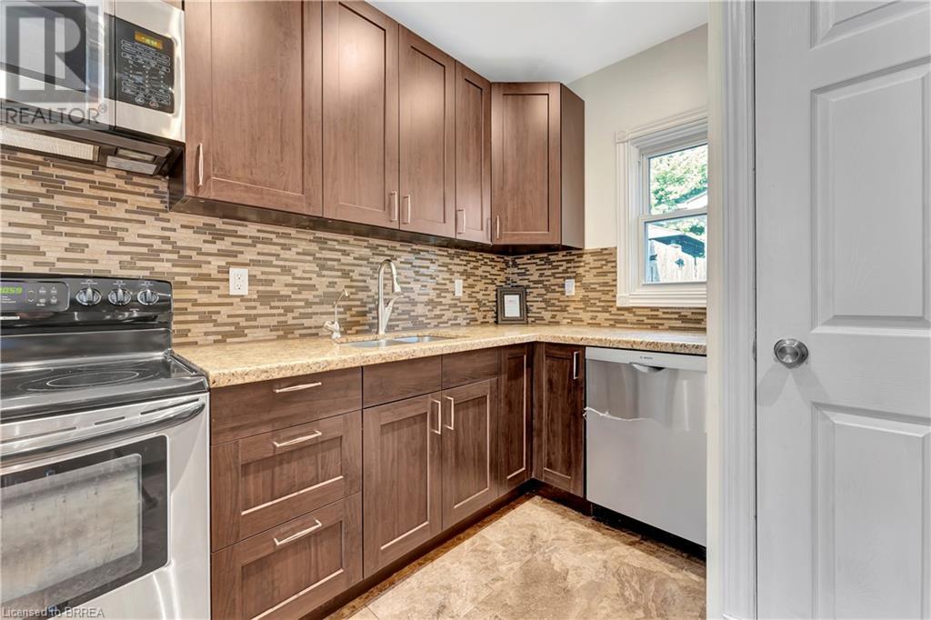 Photo 5 of 212 William Street, Brantford ON