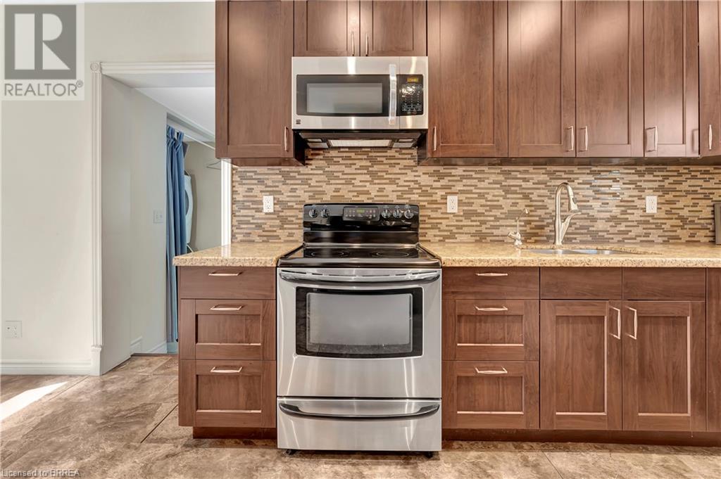 Photo 7 of 212 William Street, Brantford ON