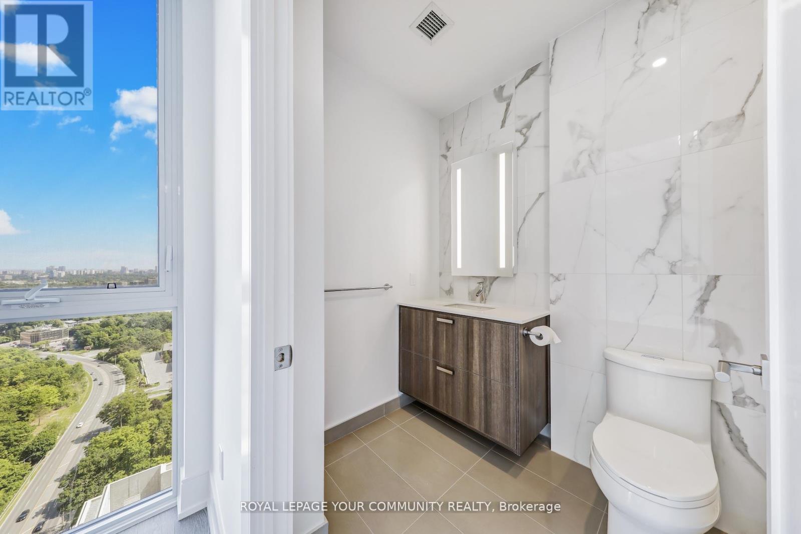 Photo 17 of 3303 10 Inn On The Park Drive, Toronto ON