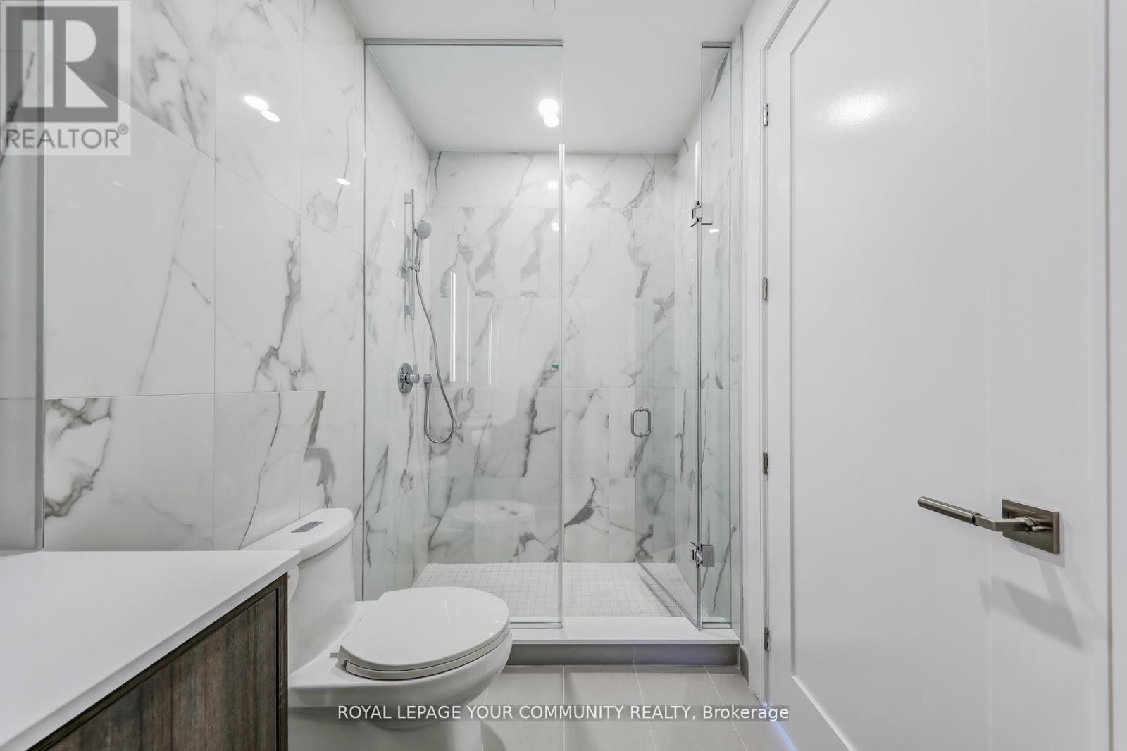 Photo 18 of 3303 10 Inn On The Park Drive, Toronto ON
