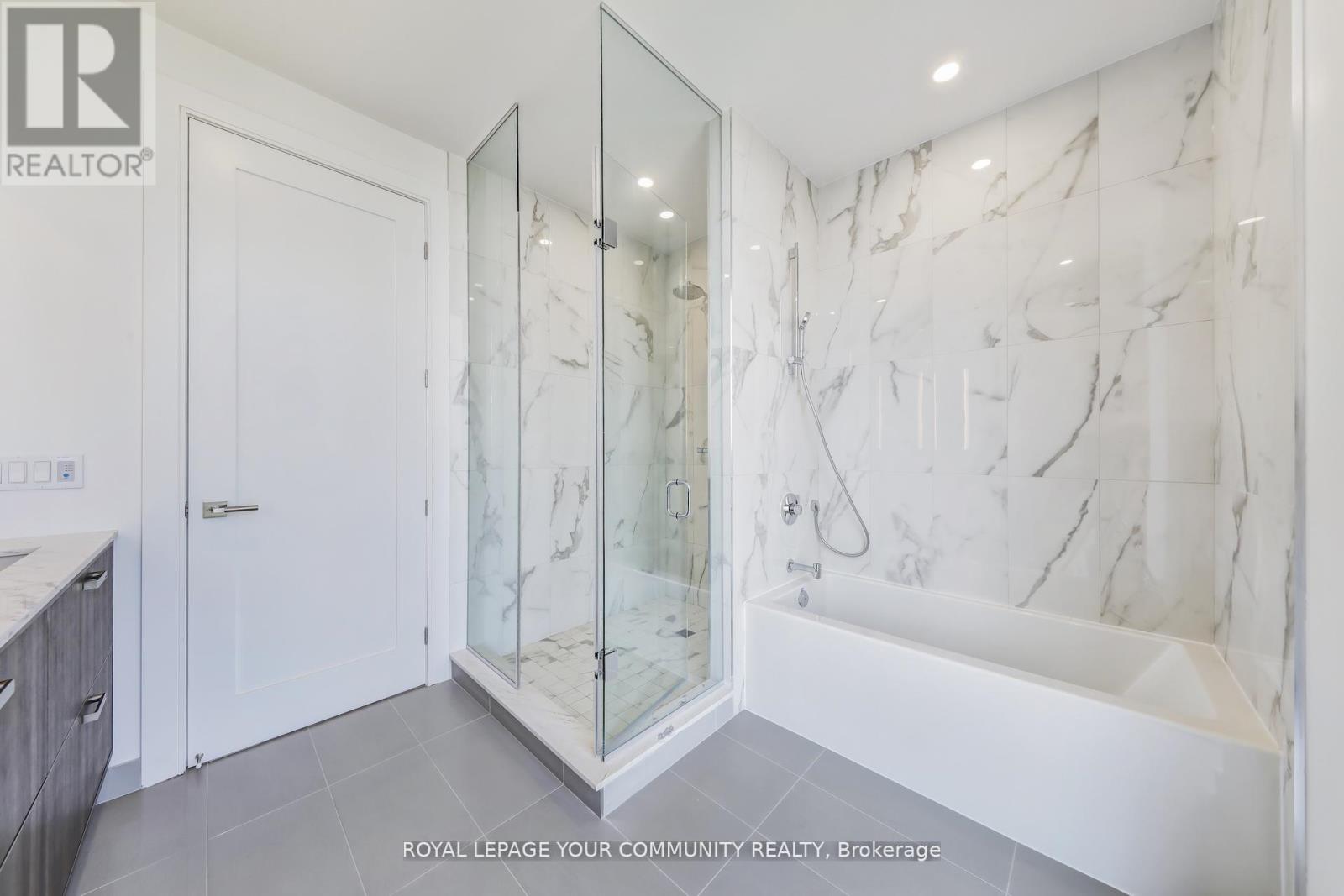 Photo 22 of 3303 10 Inn On The Park Drive, Toronto ON