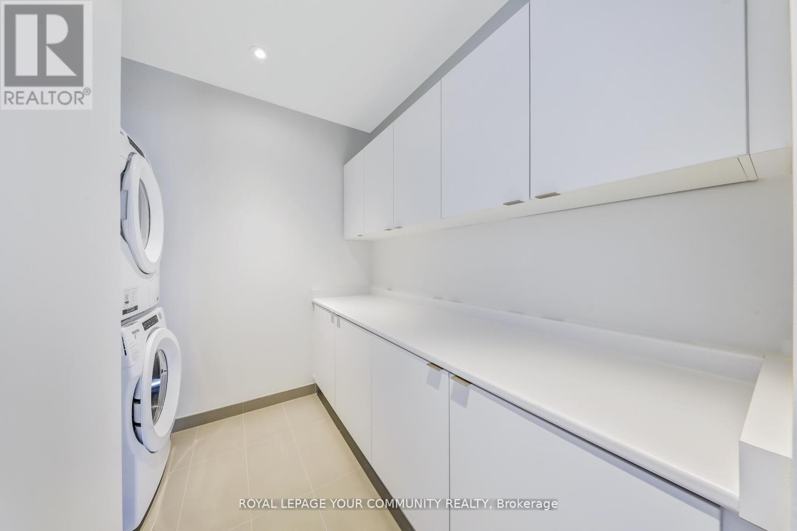 Photo 23 of 3303 10 Inn On The Park Drive, Toronto ON