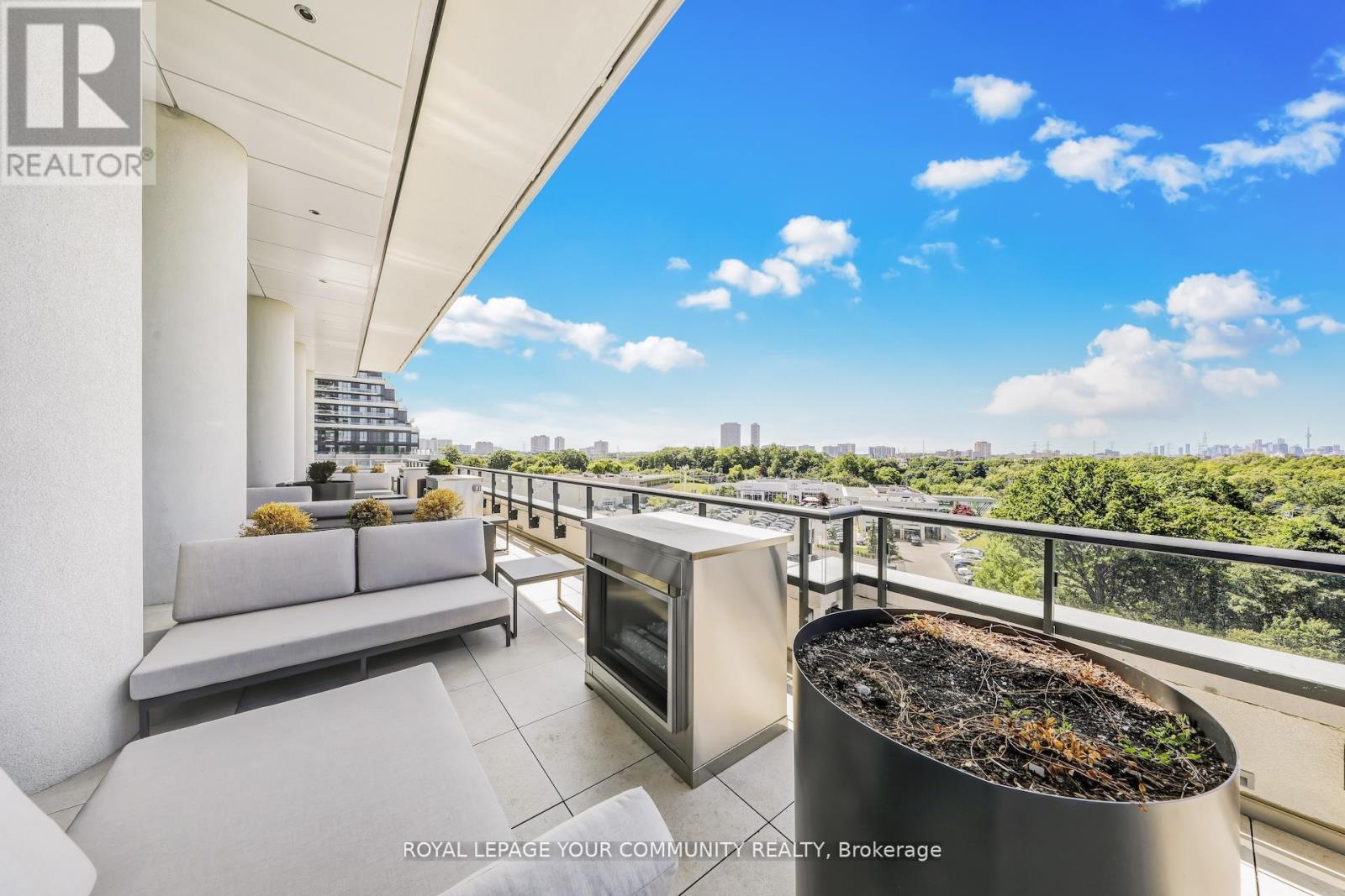 Photo 33 of 3303 10 Inn On The Park Drive, Toronto ON