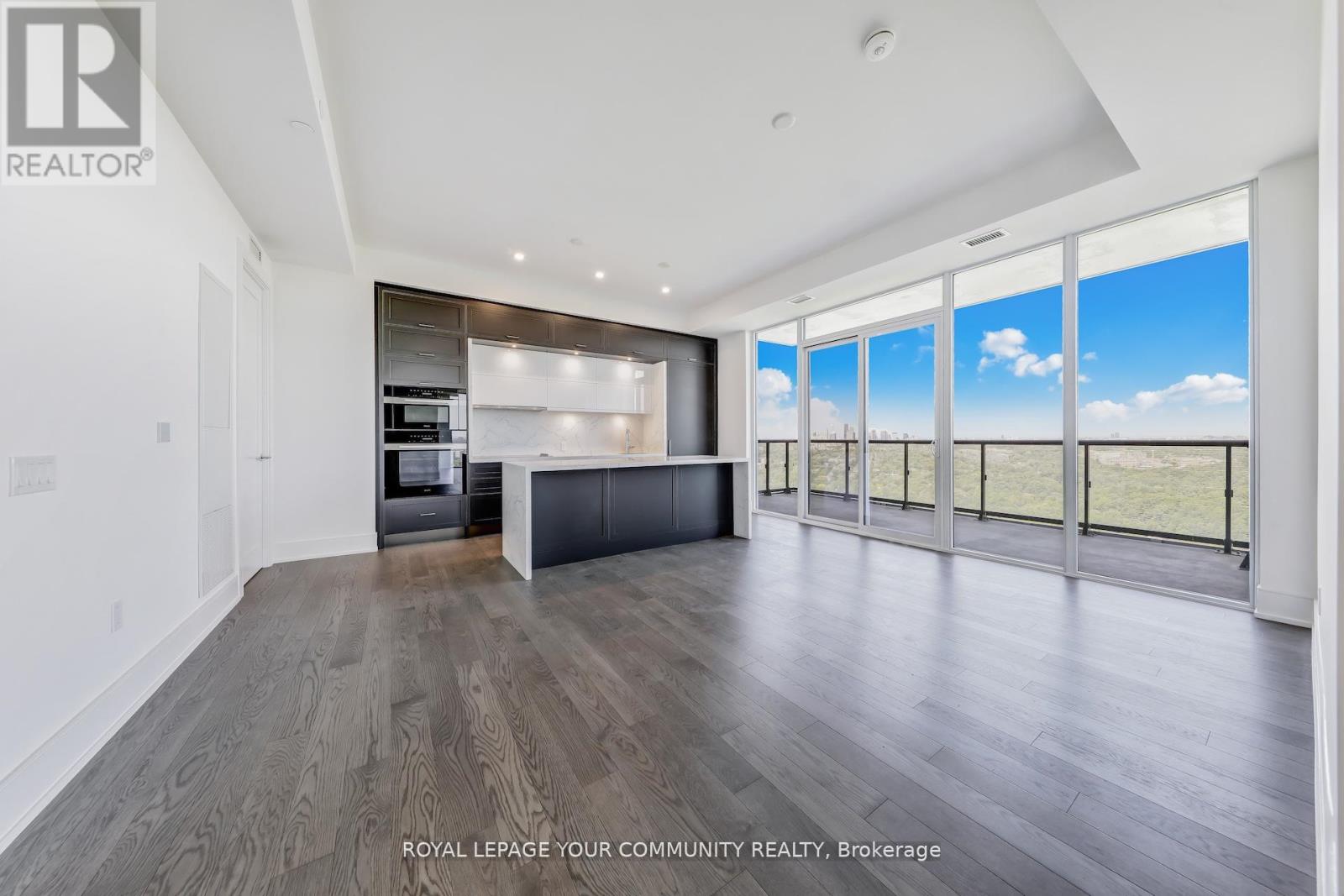 Photo 7 of 3303 10 Inn On The Park Drive, Toronto ON