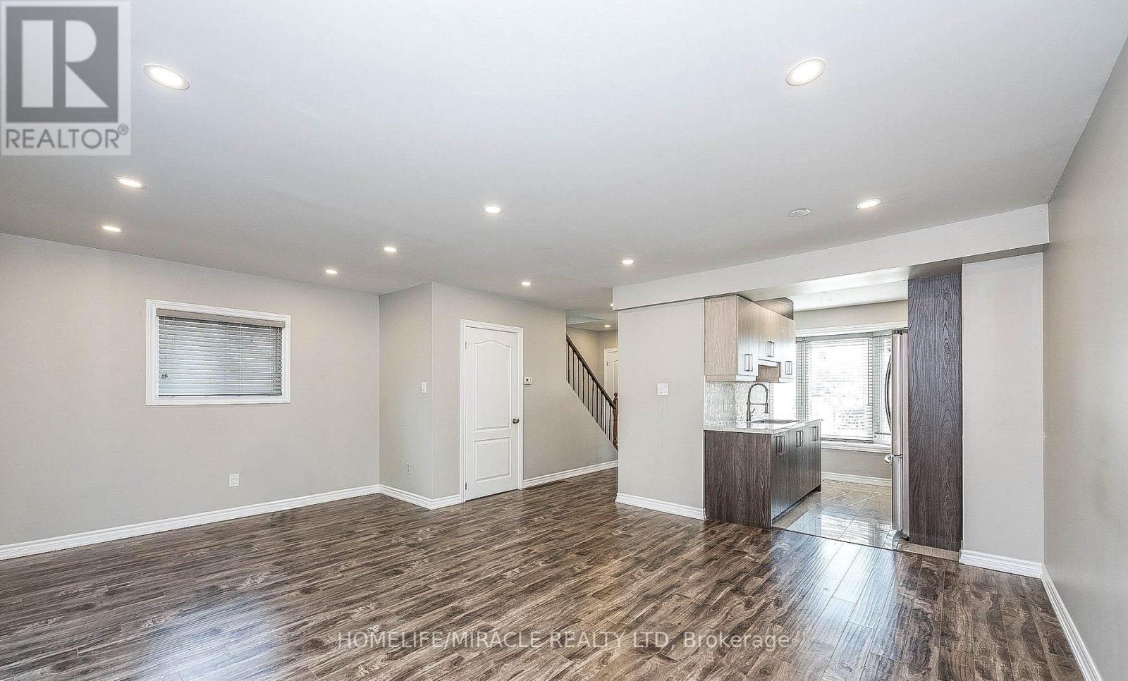 Photo 10 of 91 Madoc Drive, Brampton ON