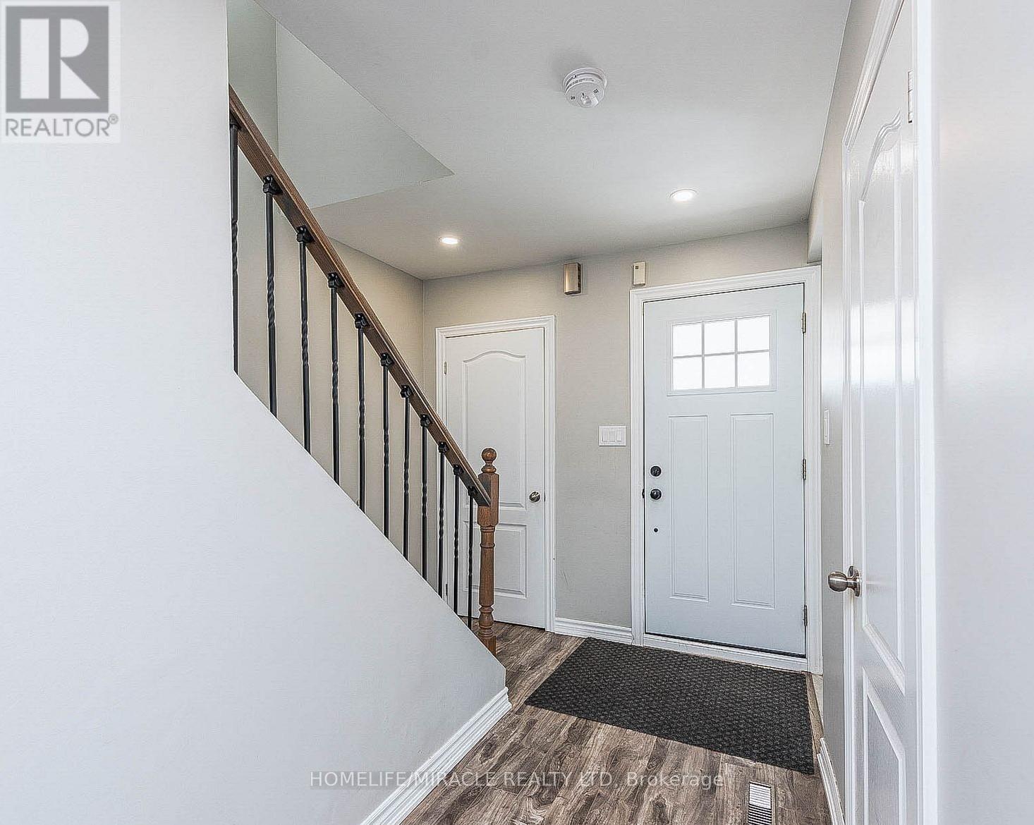 Photo 3 of 91 Madoc Drive, Brampton ON