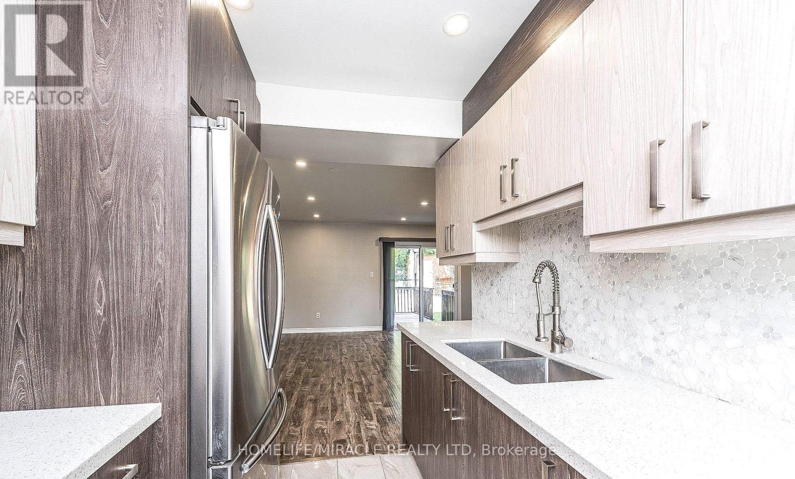 Photo 5 of 91 Madoc Drive, Brampton ON