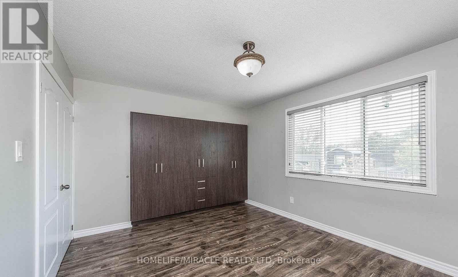 Photo 13 of 91 Madoc Drive, Brampton ON
