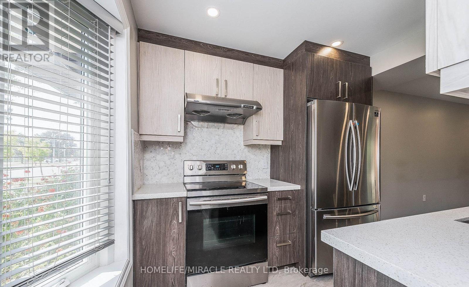 Photo 4 of 91 Madoc Drive, Brampton ON