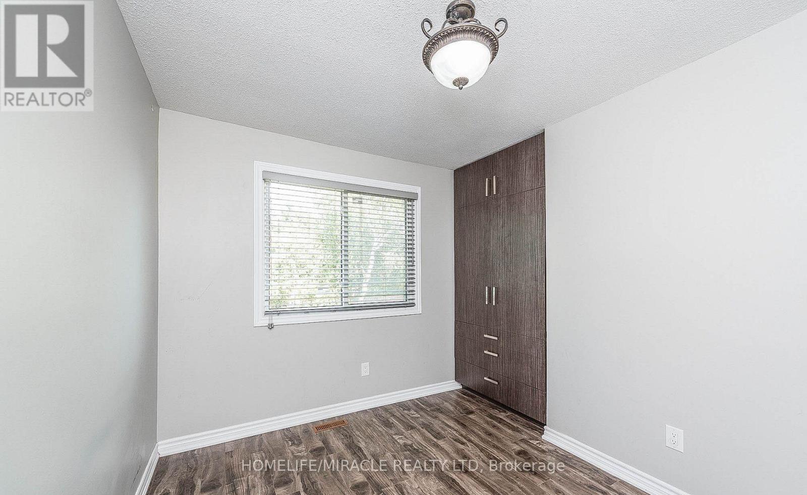 Photo 15 of 91 Madoc Drive, Brampton ON