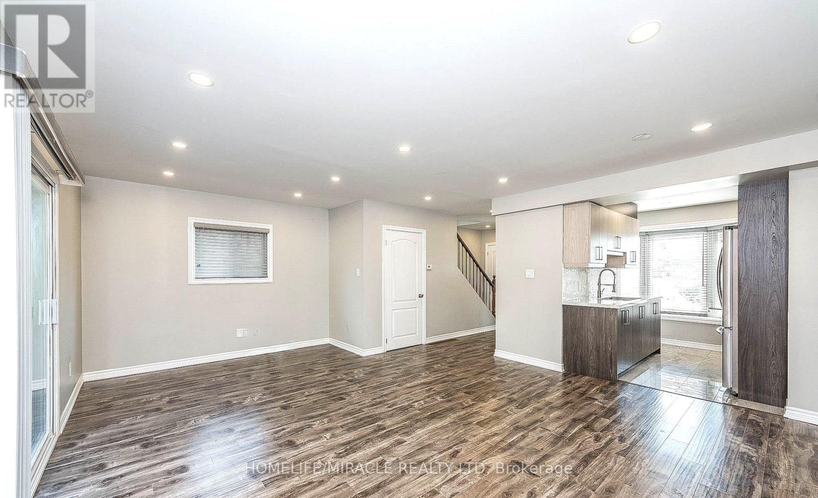 Photo 8 of 91 Madoc Drive, Brampton ON
