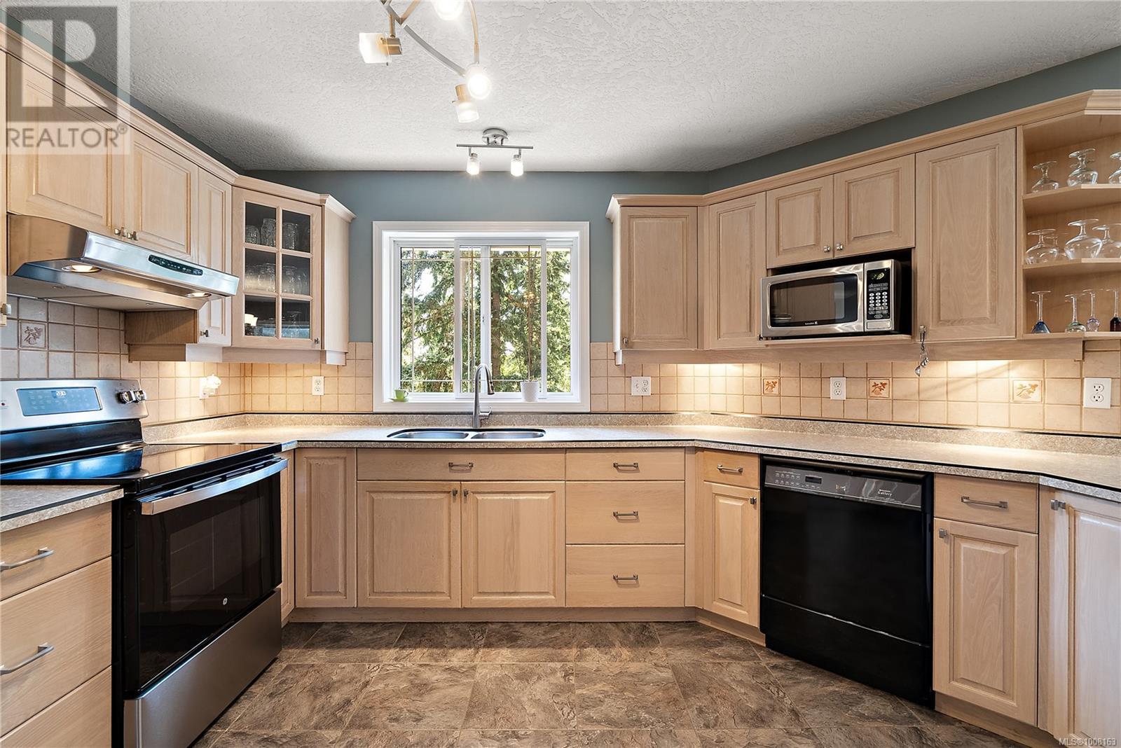 Photo 3 of 2250 Tryon Rd, North Saanich BC