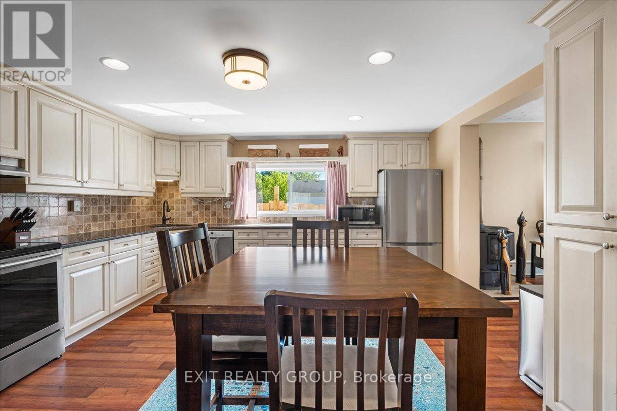 Photo 4 of 34 Alfred Street, Quinte West ON