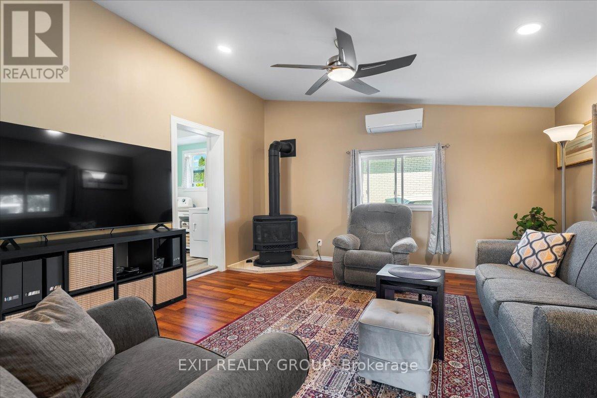 Photo 8 of 34 Alfred Street, Quinte West ON
