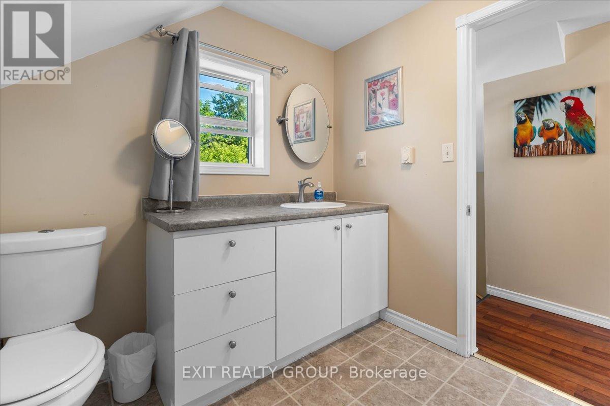 Photo 36 of 34 Alfred Street, Quinte West ON