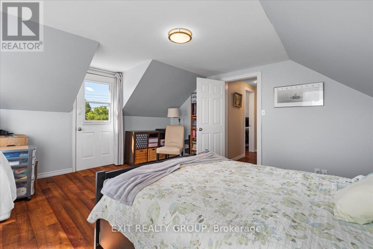 Photo 2 of 34 Alfred Street, Quinte West ON
