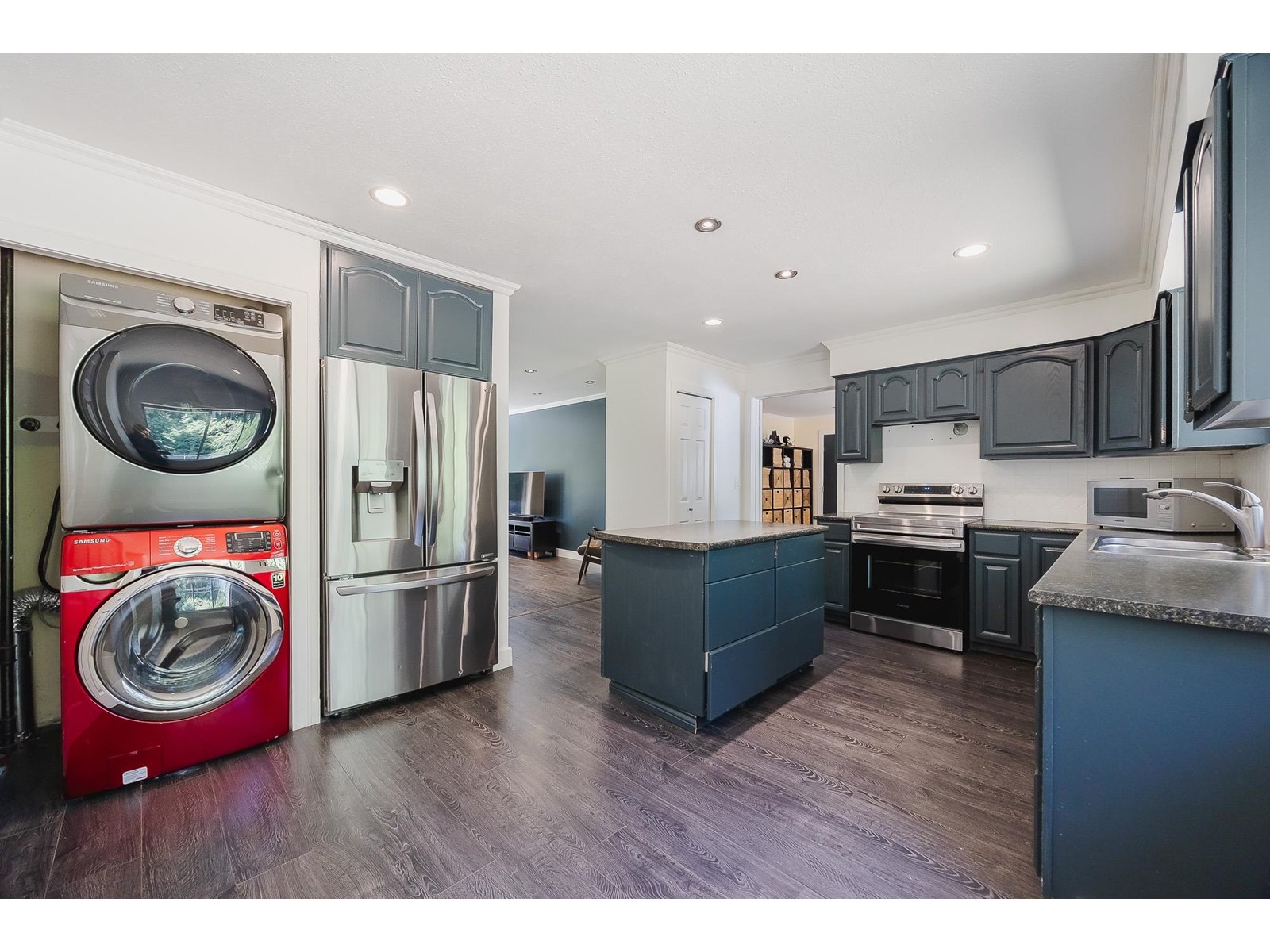 Photo 8 of 20928 96 Avenue, Langley BC