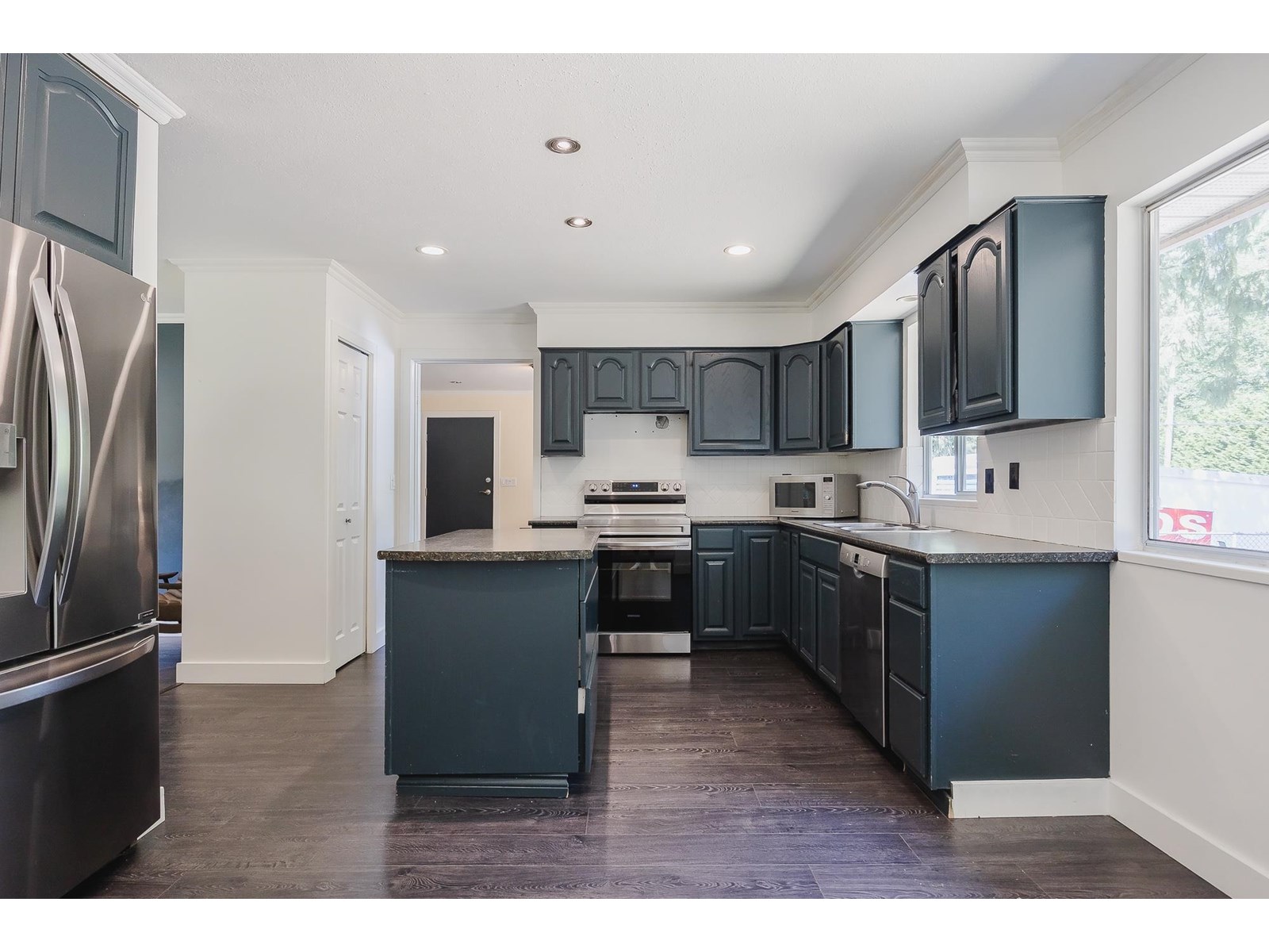 Photo 7 of 20928 96 Avenue, Langley BC