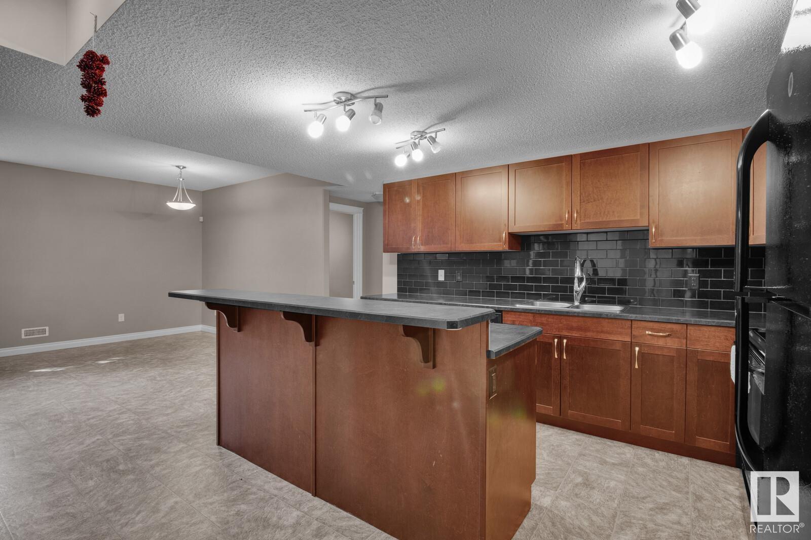 Photo 25 of 16540 131 St Nw, Edmonton AB