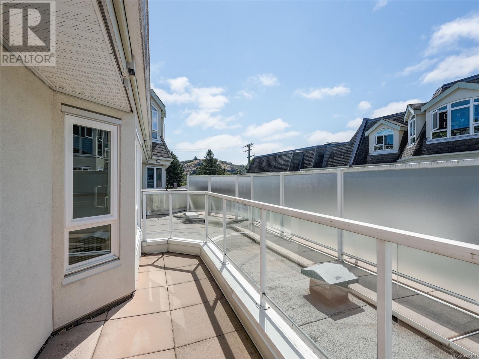 Photo 18 of 301 1521 Church Ave, Saanich BC