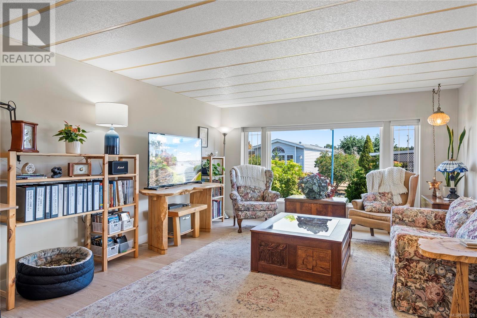 Photo 10 of 12 450 Stanford Ave E, Parksville BC