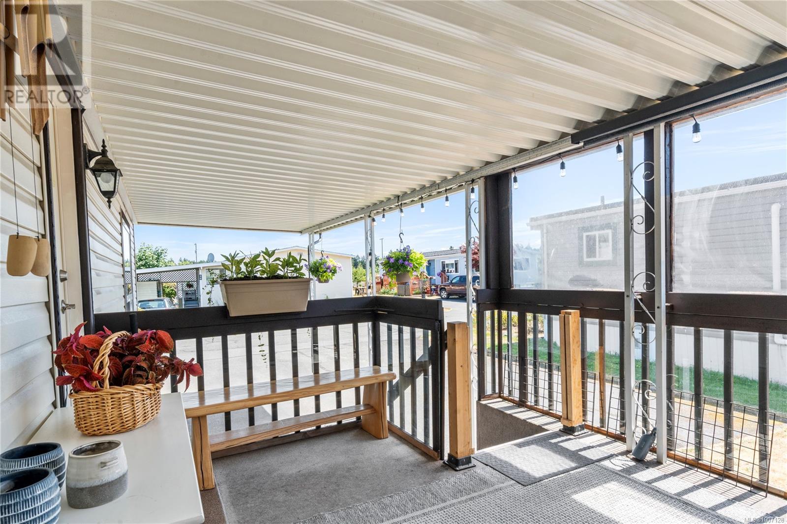 Photo 6 of 12 450 Stanford Ave E, Parksville BC