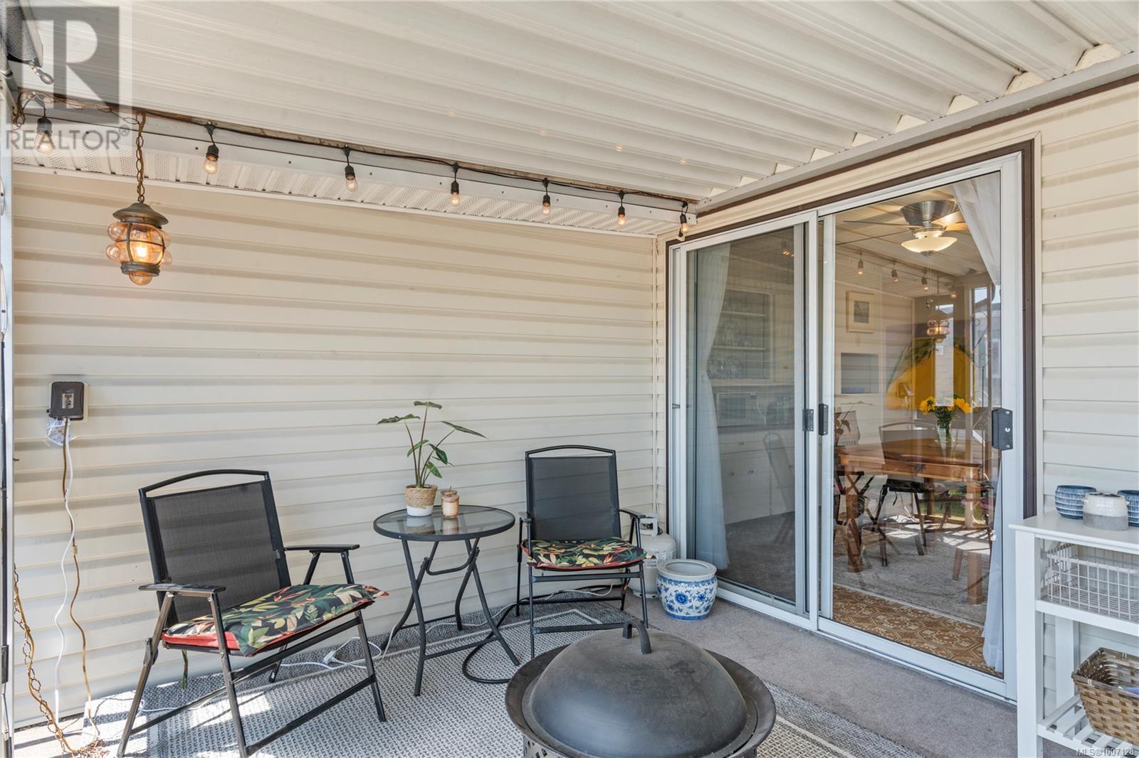 Photo 7 of 12 450 Stanford Ave E, Parksville BC