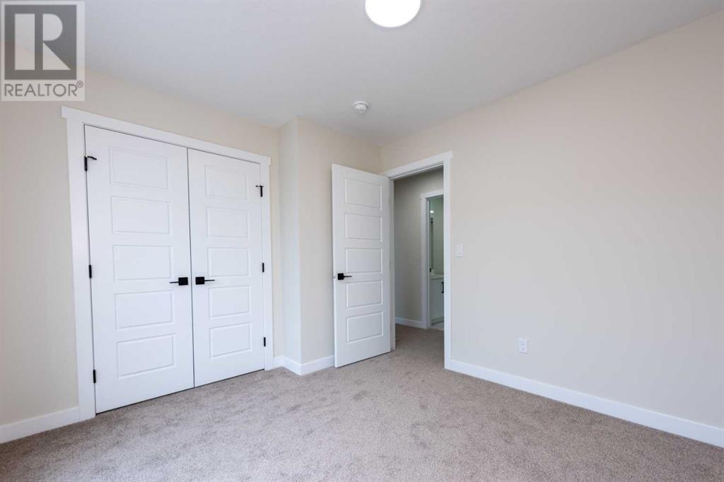 Photo 23 of 93 Sherwood Lane Nw, Calgary AB