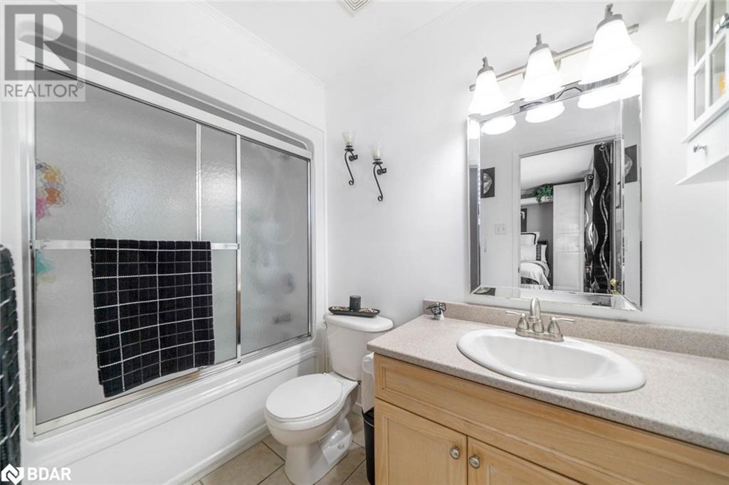 Photo 19 of 220 Livingstone Street E, Barrie ON