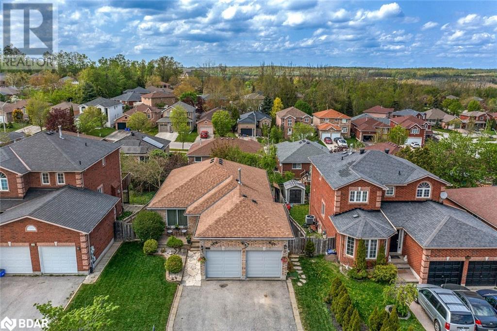 Photo 2 of 220 Livingstone Street E, Barrie ON