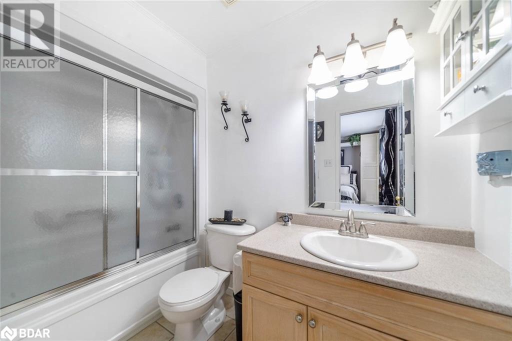 Photo 20 of 220 Livingstone Street E, Barrie ON
