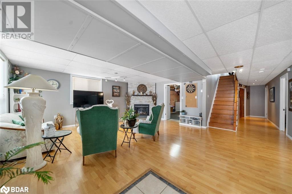 Photo 22 of 220 Livingstone Street E, Barrie ON