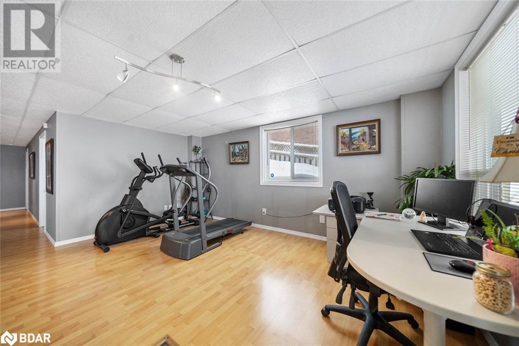 Photo 23 of 220 Livingstone Street E, Barrie ON
