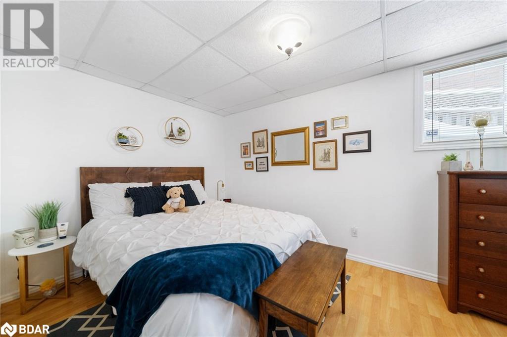 Photo 24 of 220 Livingstone Street E, Barrie ON