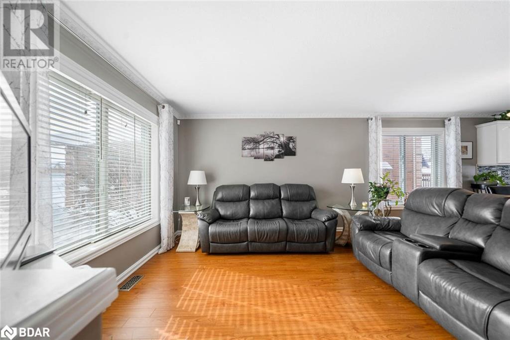 Photo 8 of 220 Livingstone Street E, Barrie ON