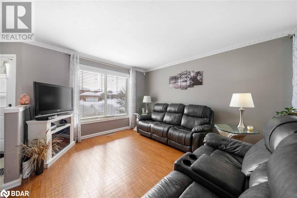 Photo 9 of 220 Livingstone Street E, Barrie ON