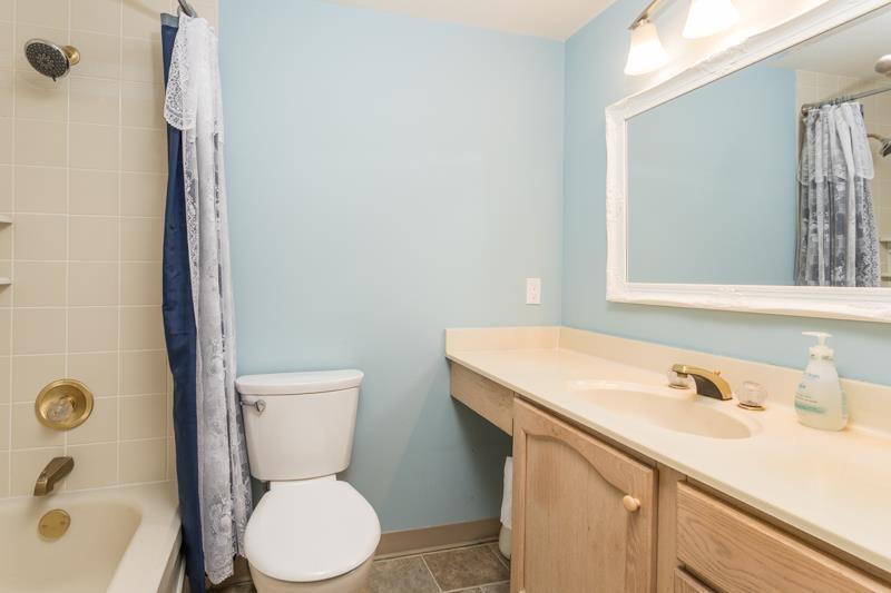 Photo 10 of 305 1220 Fir Street, White Rock BC
