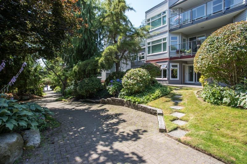 Photo 5 of 305 1220 Fir Street, White Rock BC