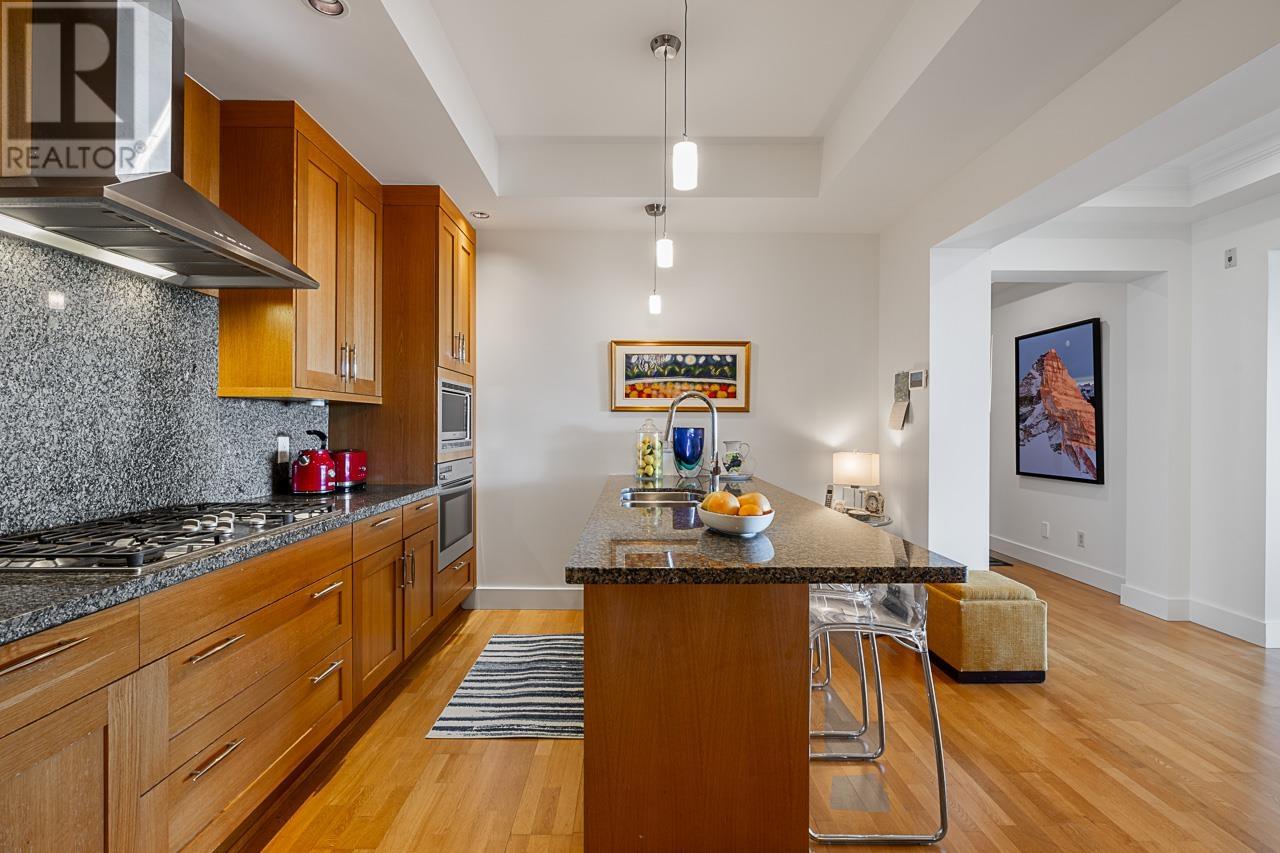 Photo 18 of 103 2210 Chippendale Road, West Vancouver BC